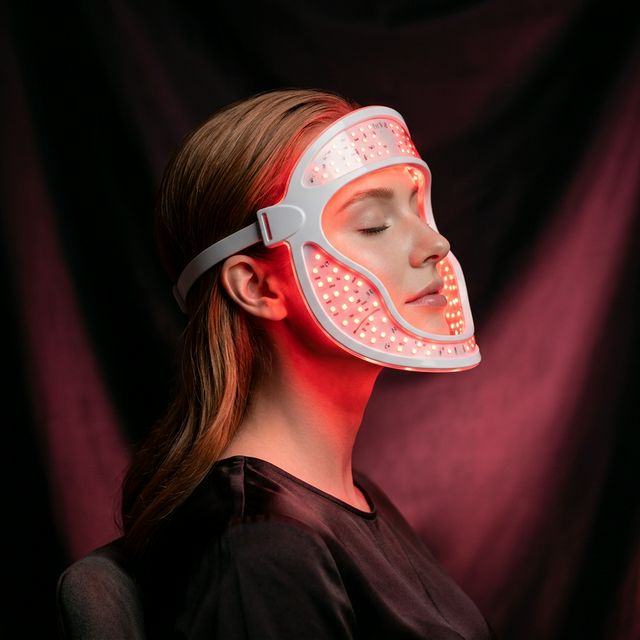 LUMAVEIL Face Pro LED Mask